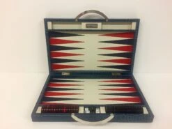 Backgammon En Cuir Véritable MM - Bleu Croco - Renzo Romagnoli -Rouge et Noir Magasin backgammon en cuir veritable mm bleu croco renzo romagnoli backgammon en cuir bel objet 900908