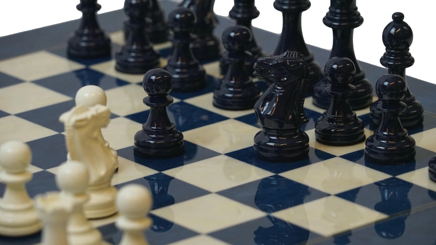 Ensemble bois laqué bleu Ensemble Bois Laqué Bleu -Rouge et Noir Magasin ensemble bois laque bleu ensemble dechecs classique decoratif 227455