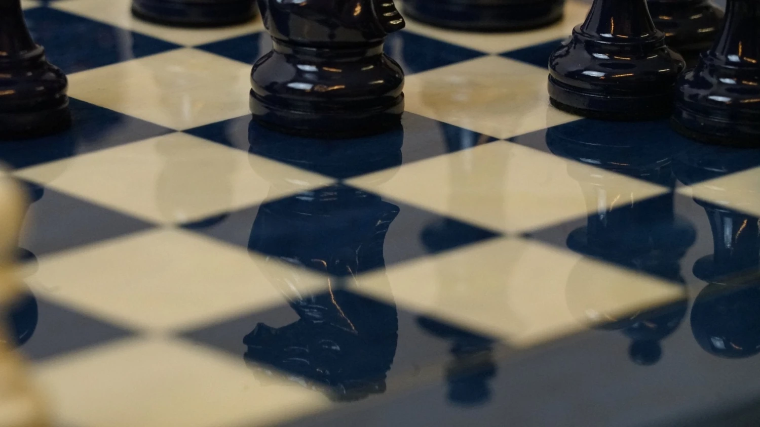 Ensemble bois laqué bleu Ensemble Bois Laqué Bleu -Rouge et Noir Magasin ensemble bois laque bleu ensemble dechecs classique decoratif 596531