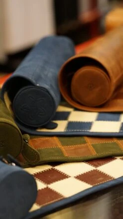 Ensemble D'échecs Roulable Magnétique - Cuir Véritable - Noir 6 Ensemble D'échecs Roulable Magnétique - Cuir Véritable - Noir -Rouge et Noir Magasin ensemble dechecs roulable magnetique cuir veritable classique ensemble dechecs luxe classique jeu dechecs echecs de voyage en cuir veritable 438319 1