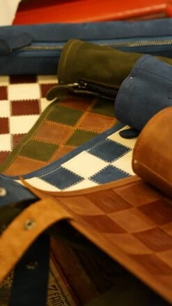 Ensemble D'échecs Roulable Magnétique - Cuir Véritable - Noir 5 Ensemble D'échecs Roulable Magnétique - Cuir Véritable - Noir -Rouge et Noir Magasin ensemble dechecs roulable magnetique cuir veritable classique ensemble dechecs luxe classique jeu dechecs echecs de voyage en cuir veritable 595675 2