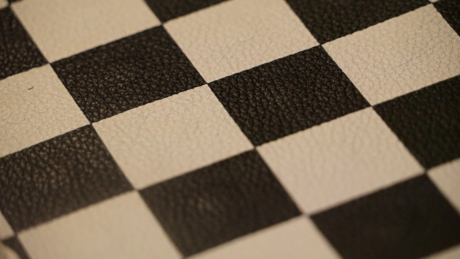 Ensemble d'échecs roulable magnétique - Cuir véritable - Noir Ensemble D'échecs Roulable Magnétique - Cuir Véritable - Noir -Rouge et Noir Magasin ensemble dechecs roulable magnetique cuir veritable noir ensemble dechecs luxe classique jeu dechecs de voyage en cuir veritable 521372