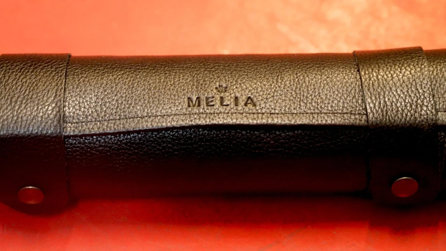 Ensemble d'échecs roulable magnétique - Cuir véritable - Noir Ensemble D'échecs Roulable Magnétique - Cuir Véritable - Noir -Rouge et Noir Magasin ensemble dechecs roulable magnetique cuir veritable noir ensemble dechecs luxe classique jeu dechecs de voyage en cuir veritable 872199