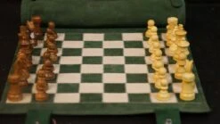 Ensemble D'échecs Roulable Magnétique - Cuir Véritable - Vert 2 Ensemble D'échecs Roulable Magnétique - Cuir Véritable - Vert -Rouge et Noir Magasin ensemble dechecs roulable magnetique cuir veritable vert ensemble dechecs luxe classique jeu dechecs de voyage en cuir veritable 237762