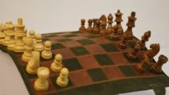 Ensemble D'échecs Roulable Magnétique - Cuir Véritable - Vert / Intérieur Doré -Rouge et Noir Magasin ensemble dechecs roulable magnetique cuir veritable vert interieur dore ensemble dechecs luxe classique jeu dechecs echecs de voyage en cuir veritable 763040