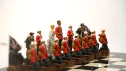 Ensemble Les Anglais Contre Les Zoulous- Laqué Noir -Rouge et Noir Magasin ensemble les anglais contre les zoulous laque noir ensemble echecs decoratif 212502