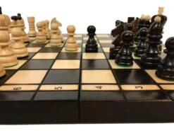 Jeu D'échecs - Coffre Pyrogravé -Rouge et Noir Magasin jeu dechecs coffre pyrograve coffret dechecs et jeu dechecs de voyage en bois 365348